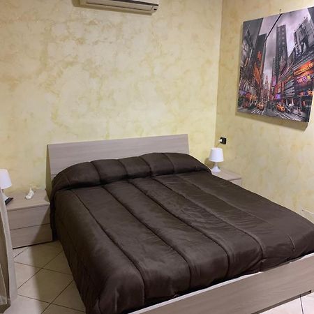Airport Bedroom House CTA Exterior photo