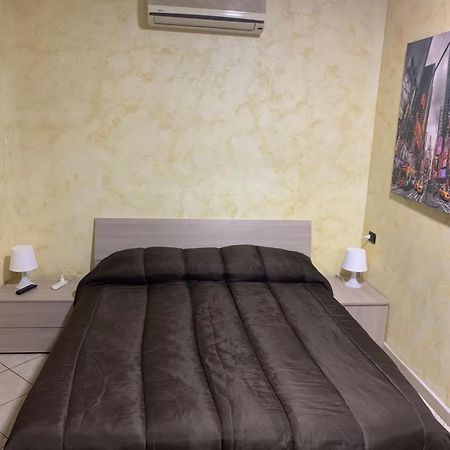 Airport Bedroom House CTA Exterior photo
