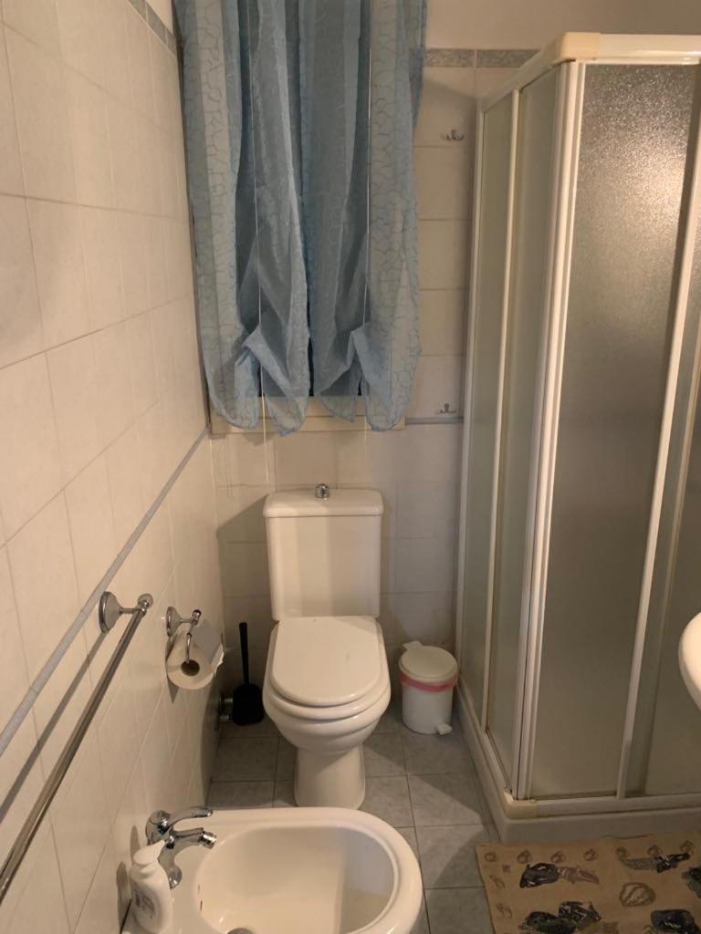 Airport Bedroom House CTA Exterior photo